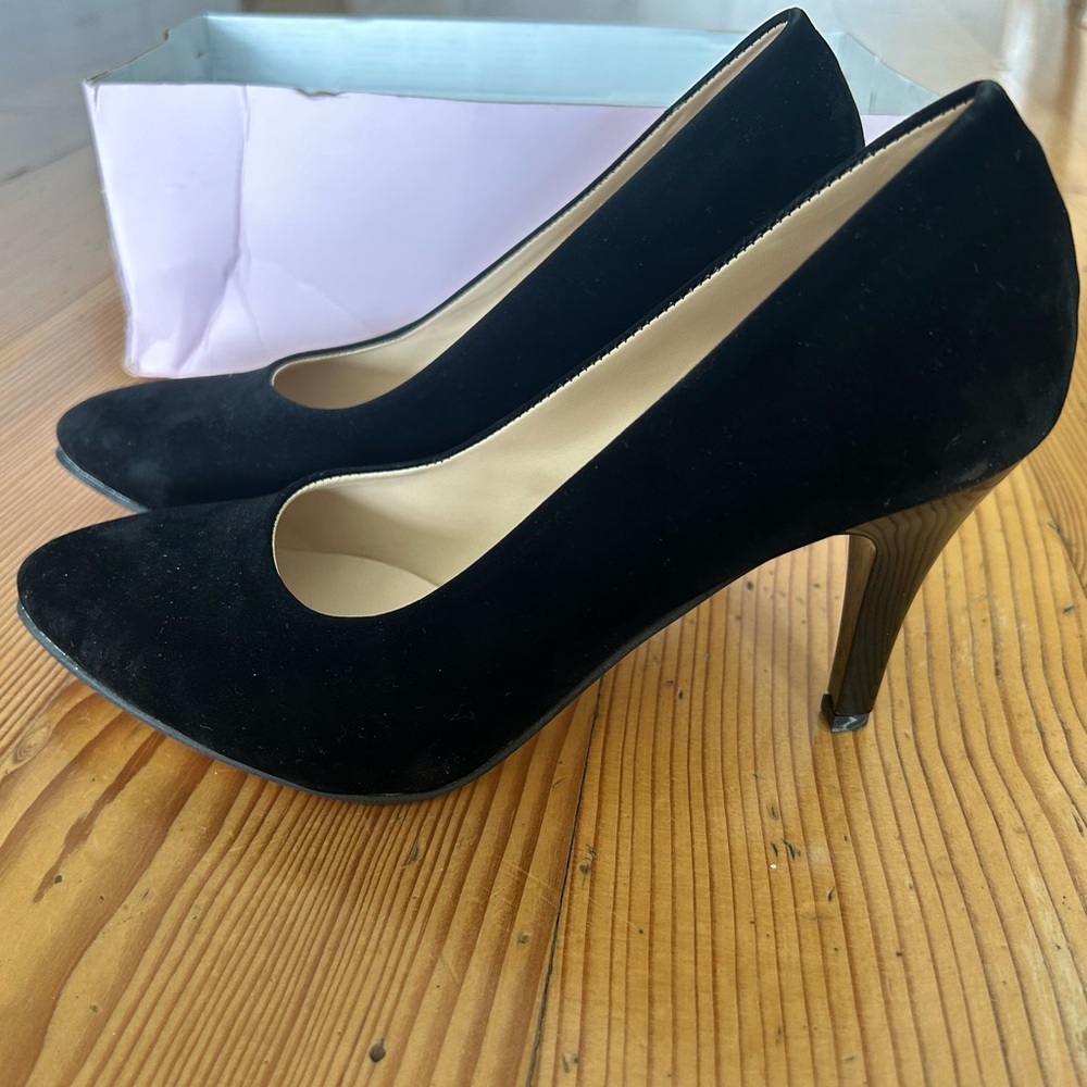 Beautiful new in box women’s shoes!